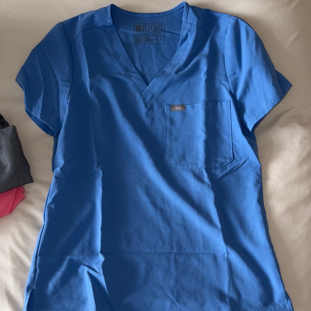 Figs Catarina one pocket scrub top  sky blue